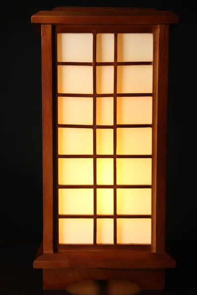 黒の背景に日本のテーブル ランプ — ストック写真