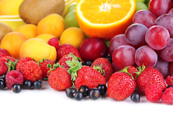 Friss gyümölcsök és bogyók közelről — Stock Fotó