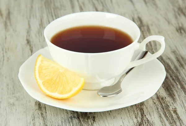 Cup of tea with lemon on table close-up — Stock Photo, Image