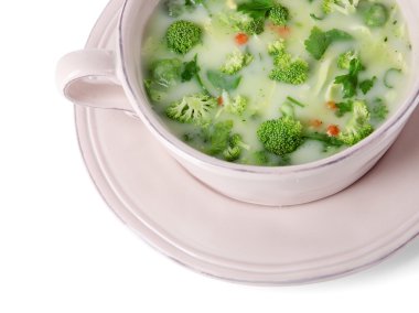 plaka üzerinde beyaz izole lahana çorbası