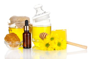 yağlar ve üzerinde beyaz izole bal kokulu bal spa