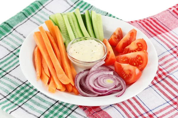 Diverse råa grönsaker pinnar i plattan på servett närbild — Stockfoto