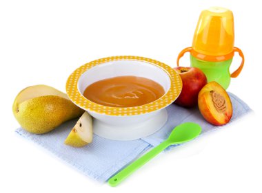 lezzetli bebek meyve püresi ve üzerinde beyaz izole biberon