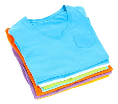 düzgünce katlanmış gömlek üzerine beyaz izole