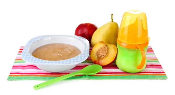 Sabroso puré de frutas del bebé y biberón aislado en blanco — Foto de Stock