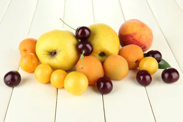 Bright summer fruits on wooden table close-up — Stock Photo, Image