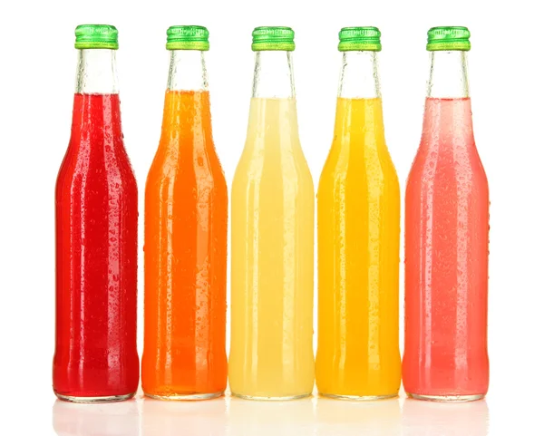 Botellas con bebidas sabrosas, aisladas en blanco — Foto de Stock