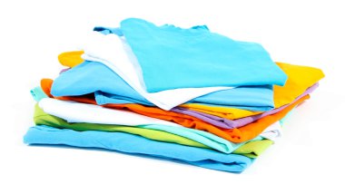 düzgünce katlanmış gömlek üzerine beyaz izole