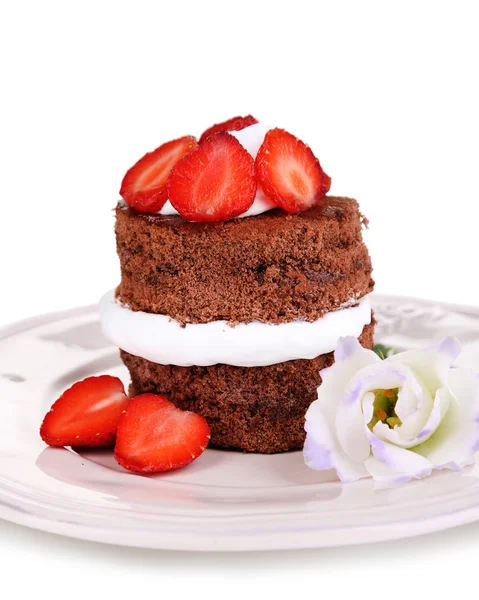 Chocolate cake with strawberry isolated on white — Stock Photo, Image