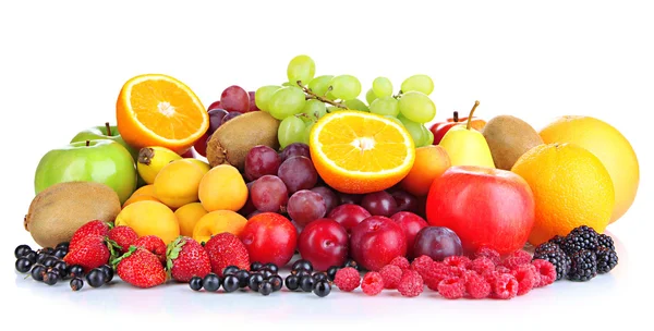 Frutas y bayas frescas aisladas en blanco — Foto de Stock