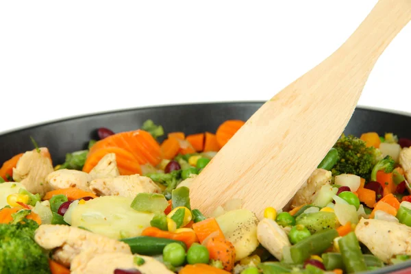 Casserole aux légumes et viande sur poêle, isolée sur blanc — Photo