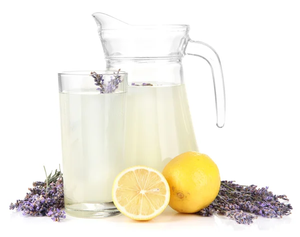 Лавандовый лимонад, изолированный на белом — стоковое фото