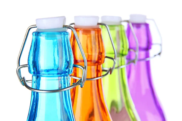 Kolorowe butelki na białym tle — Zdjęcie stockowe