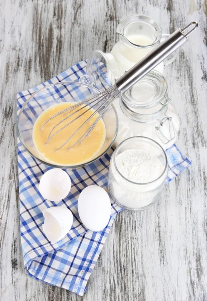 Ingredients for dough on wooden table close-up — Stock Photo, Image