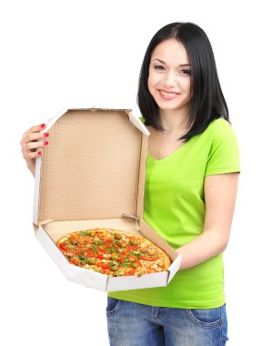 pizza kutusu üzerinde beyaz izole lezzetli pizza ile güzel kız