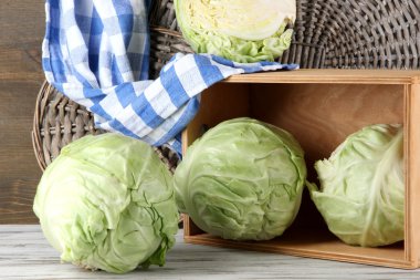 lahana ahşap zemin üzerinde tablo