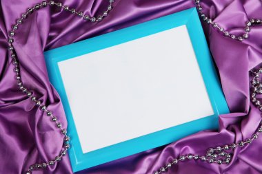 güzel ipek zemin üzerine boş çerçeve