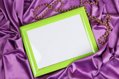 güzel ipek zemin üzerine boş çerçeve