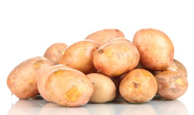 Patates beyazda izole edilmiş.