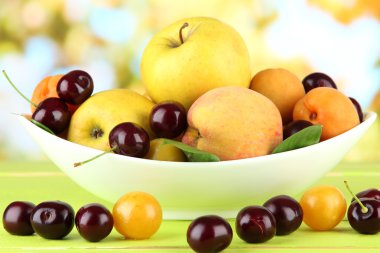 aydınlık yaz meyve plaka doğal zemin üzerine ahşap tablo