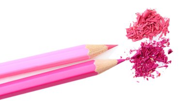 netlik üzerinde beyaz izole talaşı ile pembe kalemler