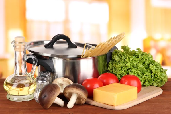 Ingredients for cooking pasta on table in kitchen — Stock Photo, Image