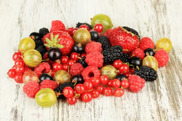 Ripe berries on table close-up — Stock Photo, Image