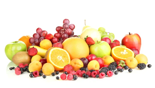 Fehéren izolált friss gyümölcsök és bogyók — Stock Fotó