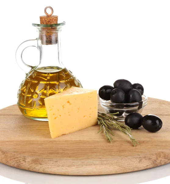黑橄榄迷迭香、 橄榄油和上孤立上白奶酪白碗里 — 图库照片