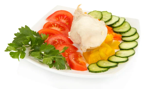 Peito de frango fervido em prato com legumes isolados em branco — Fotografia de Stock
