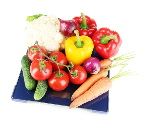 Verduras frescas en escamas sobre fondo gris — Foto de Stock