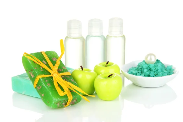Handgemaakte zeep en aroma kaarsen geïsoleerd op wit — Stockfoto
