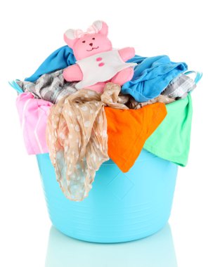 beyaz izole mavi çamaşır sepeti