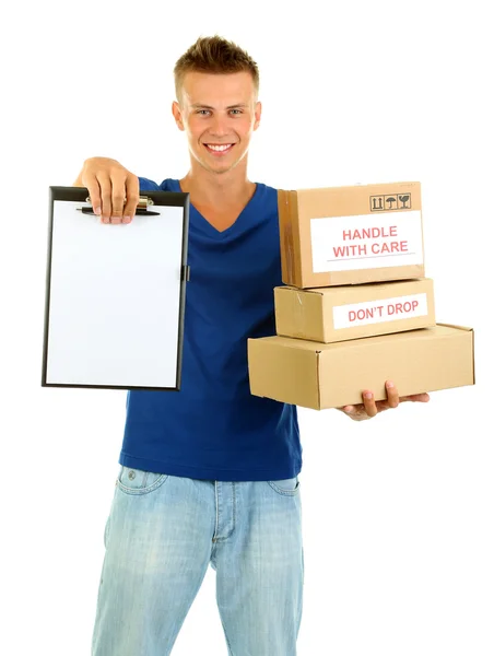 年轻送货与包裹和剪贴板，孤立在白色的男子 — 图库照片