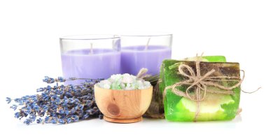 sabun ve üzerinde beyaz izole taze lavanta Lavanta Mum