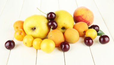 aydınlık yaz meyve üzerinde ahşap masa yakın çekim