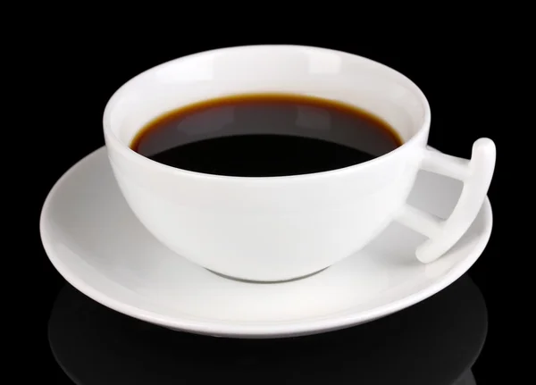 Una taza de café fuerte aislado en negro — Foto de Stock