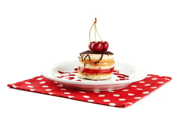 Leckerer Keks-Kuchen auf Teller isoliert auf weiß — Stockfoto