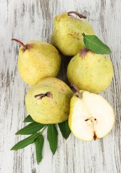 Pears on wooden background — Stock Photo, Image