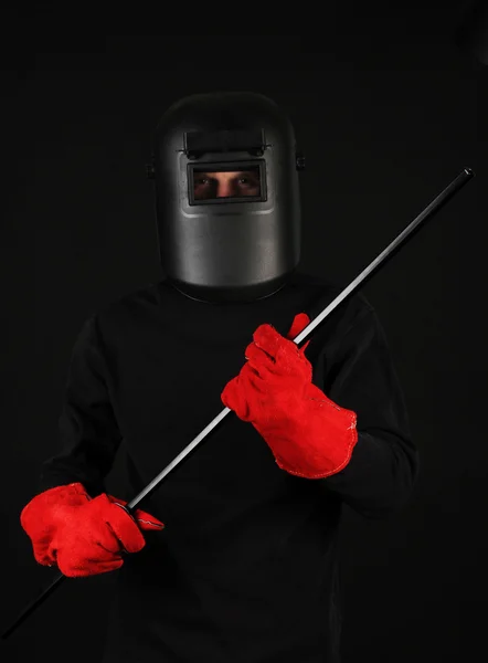 Retrato de soldador en máscara, aislado en negro — Foto de Stock