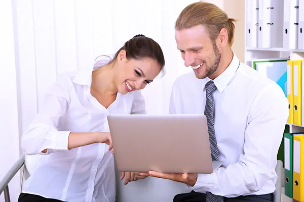 Business colleagues working in office — Stock Photo, Image