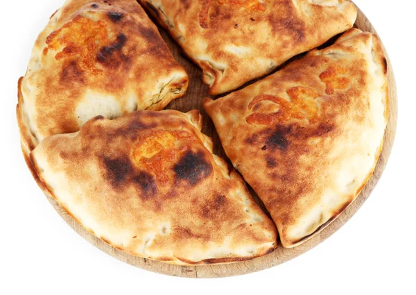 Pizza Calzone na dřevěné desce izolovaných na bílém — Stock fotografie