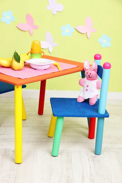 Tasty baby fruit puree and baby bottle on table in room — Stock Photo, Image