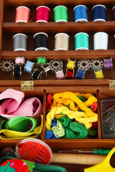 Sewing kit in wooden box close-up — Stock Photo, Image
