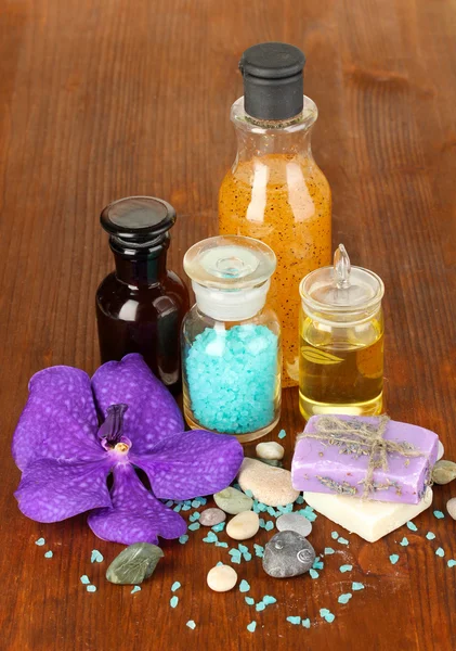 Beautiful spa setting on wooden table close-up — Stock Photo, Image