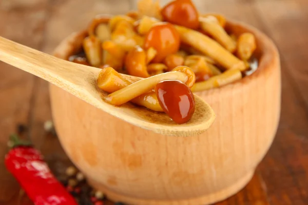 Mushrooms in bowl, on wooden background — Stock Photo, Image