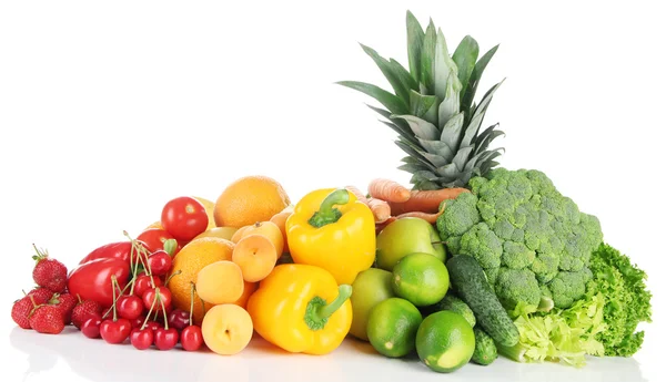 Surtido de frutas y verduras frescas, aisladas en blanco — Foto de Stock