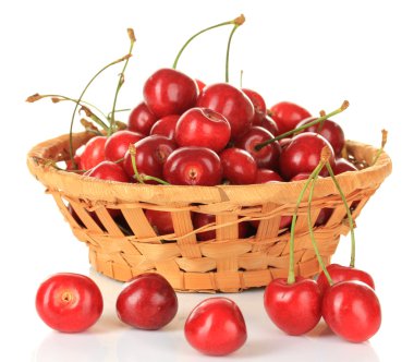 hasır sepet beyaz izole kiraz meyveleri