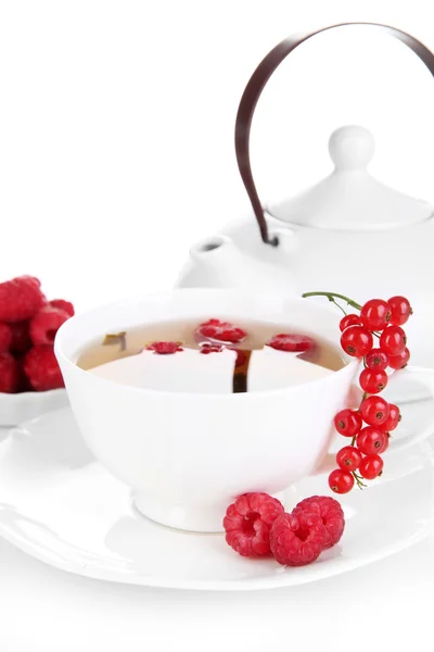 Kopje thee van berry geïsoleerd op wit — Stockfoto