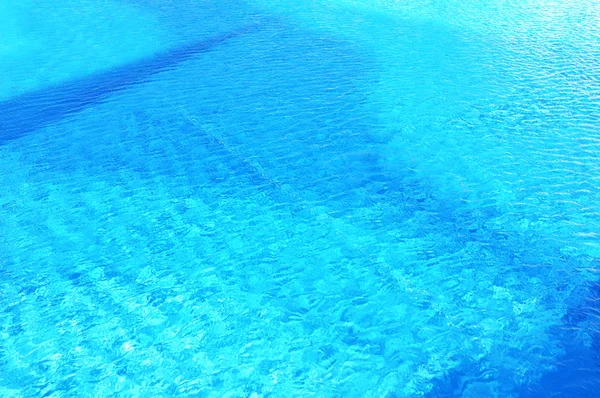 Água azul na piscina — Fotografia de Stock